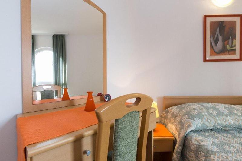 Marija F2 Apartment Krk Town Eksteriør billede